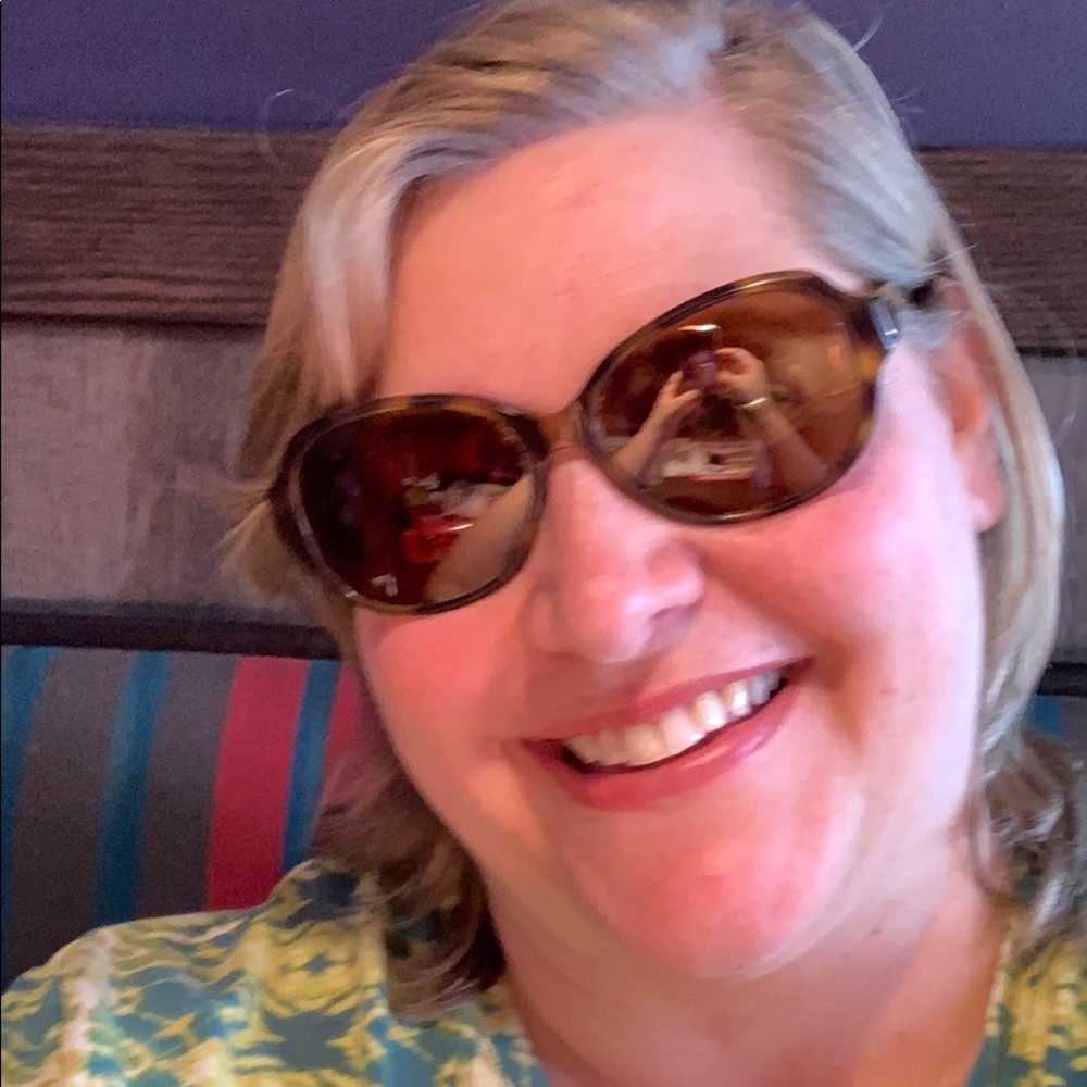 Meet your Posher, Lisa